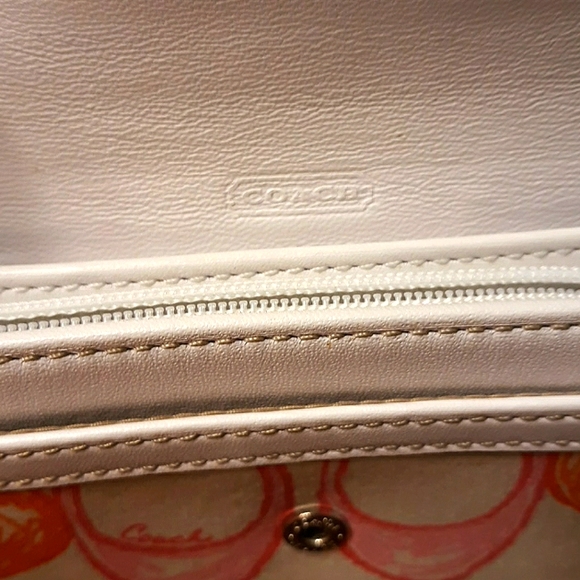 Like New COACH Vintage Hampton's Scribble Wallet - Picture 12 of 16